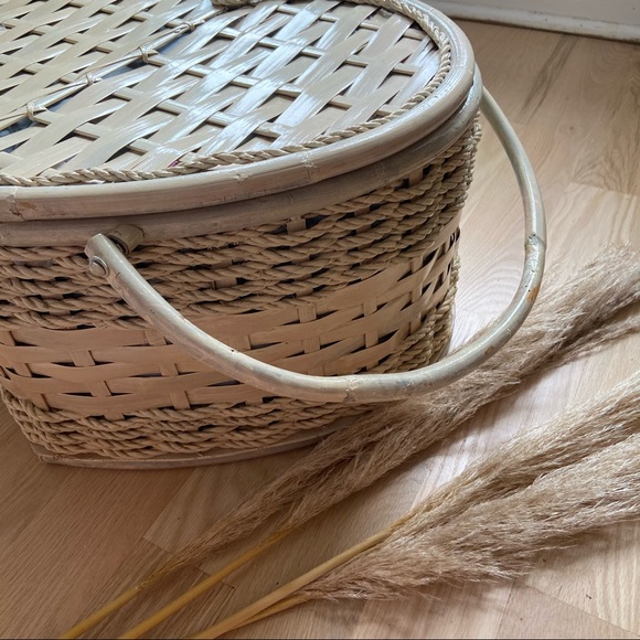 Large Wicker Heart Basket | Bamboo handles - Picture 3 of 11
